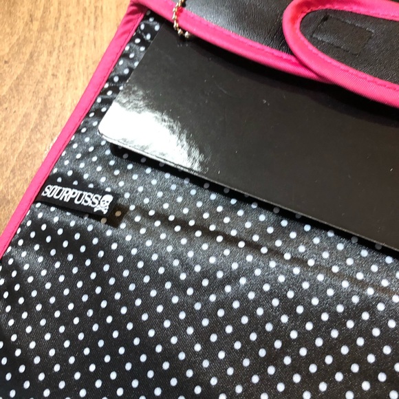 NWT Sourpuss True Love Vinyl  Baby Bib - Picture 5 of 5